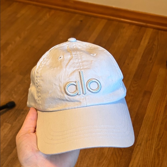 ALO Yoga Hat - Picture 1 of 3